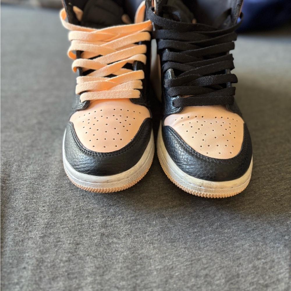 Air Jordan 1 Hi Crimson Tint
